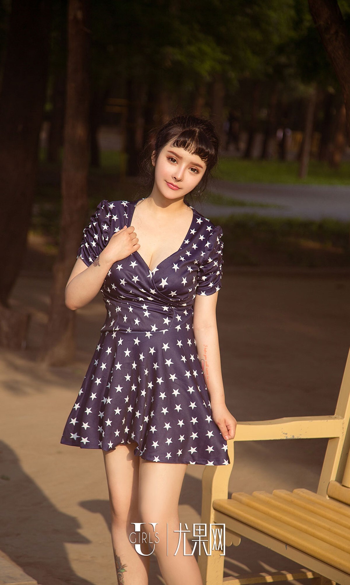 [爱尤物]2018APP NO.1111 杨漫妮一玩味小甜心